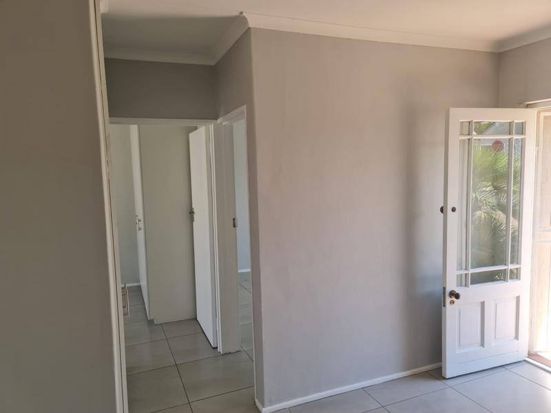 To Let 2 Bedroom Property for Rent in Oakglen Western Cape